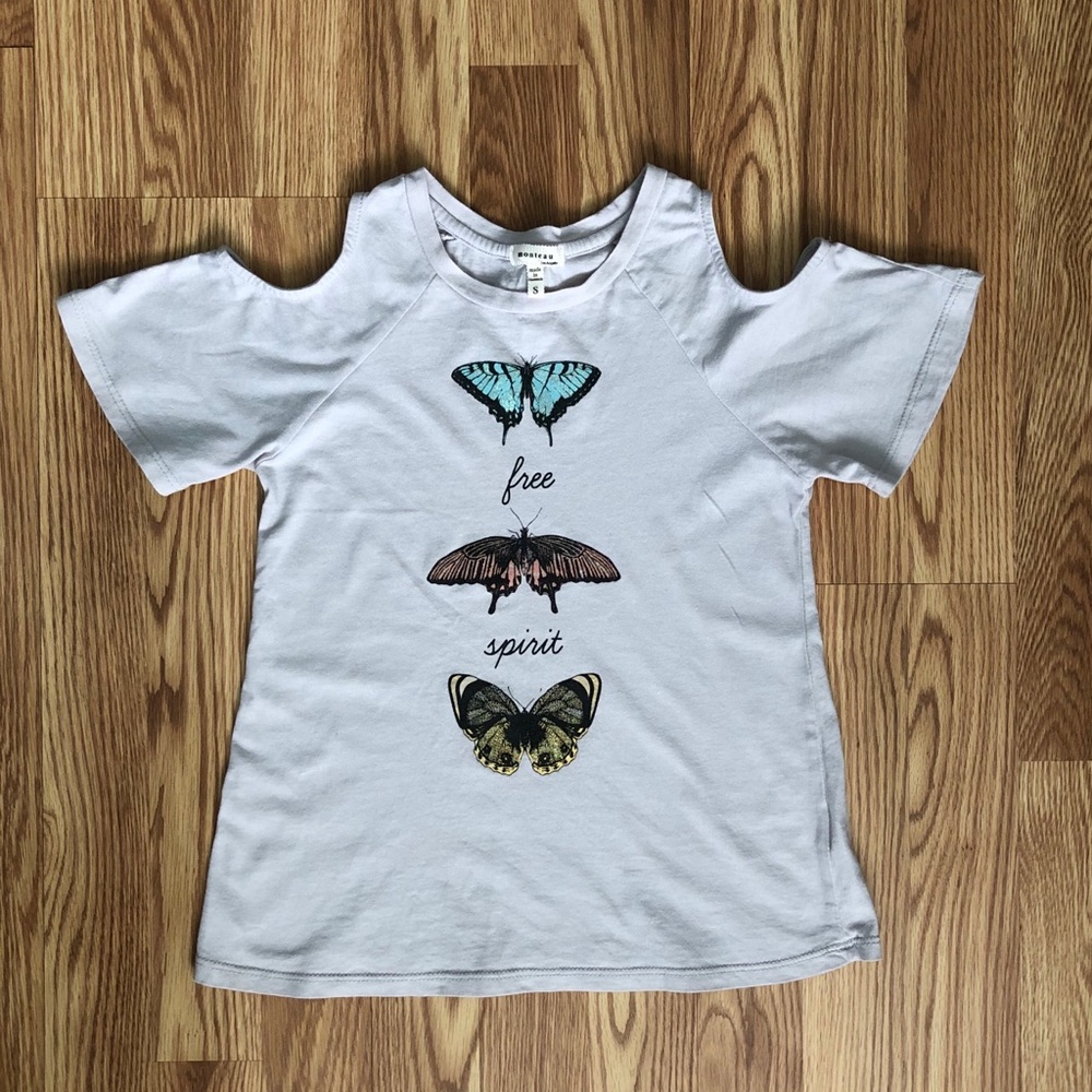 🔴5/$25 ~ Girl’s cold shoulder top 🦋